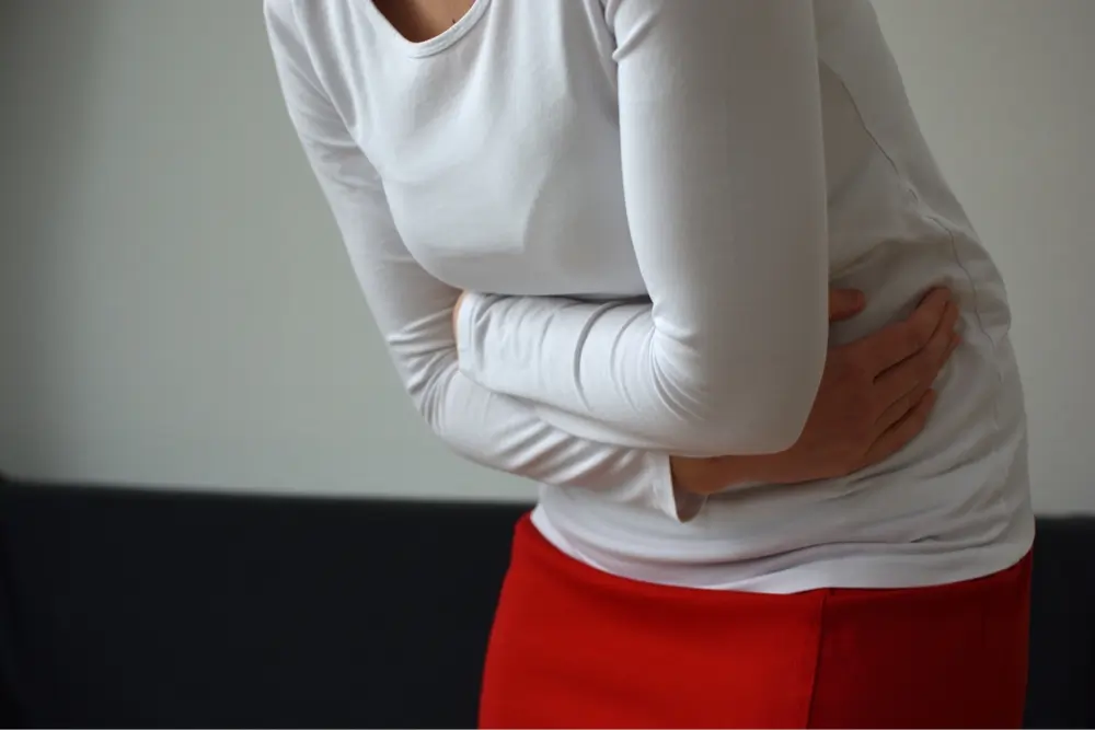what causes gallstones? what are the symptoms of gallstones?