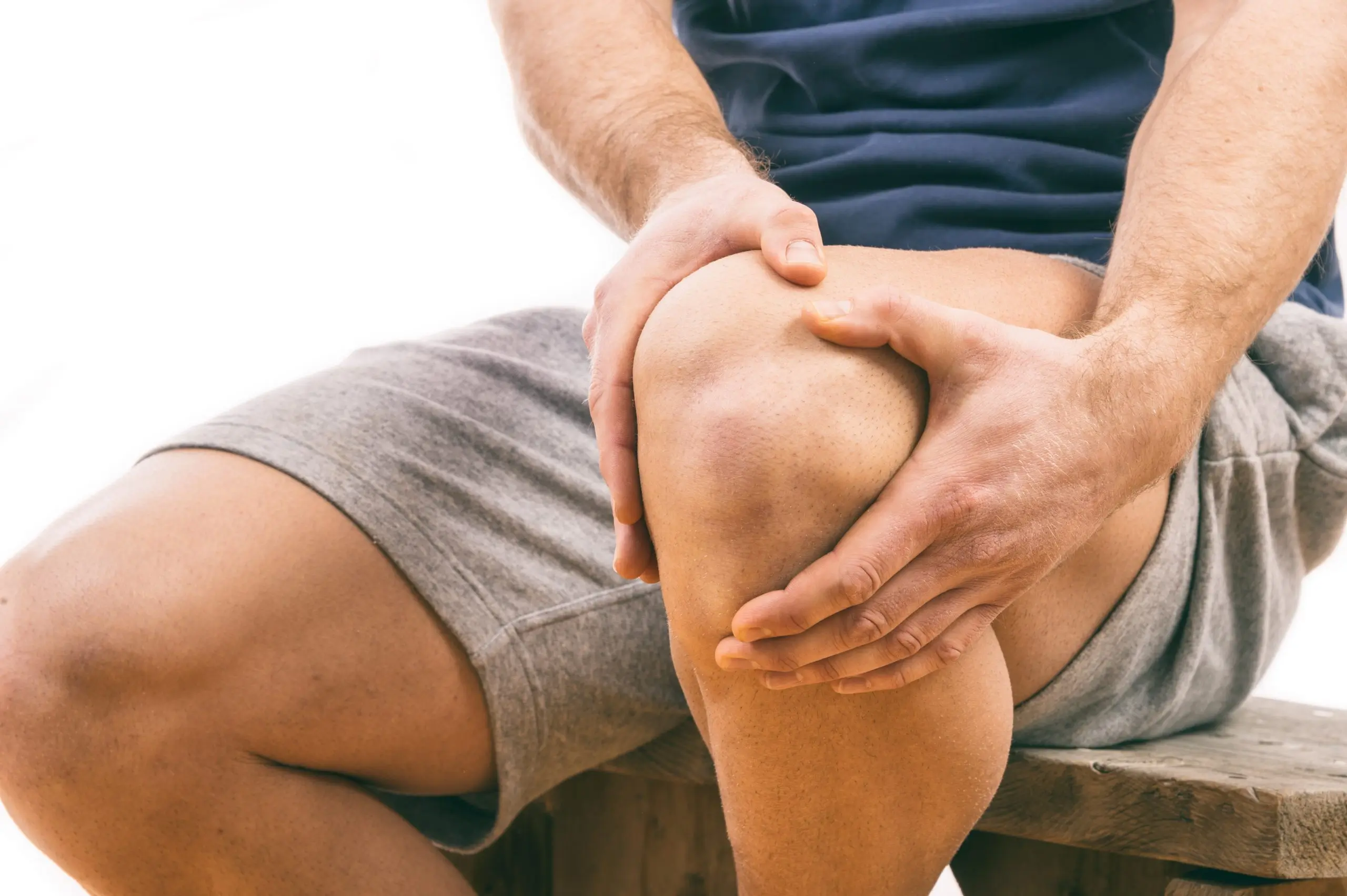 Man,With,Knee,Pain,Over,White,Background ITB is a common condition that causes knee and leg pain